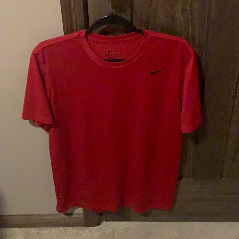 Red Nike DRI-FIT lightweight t-shirt (Medium)